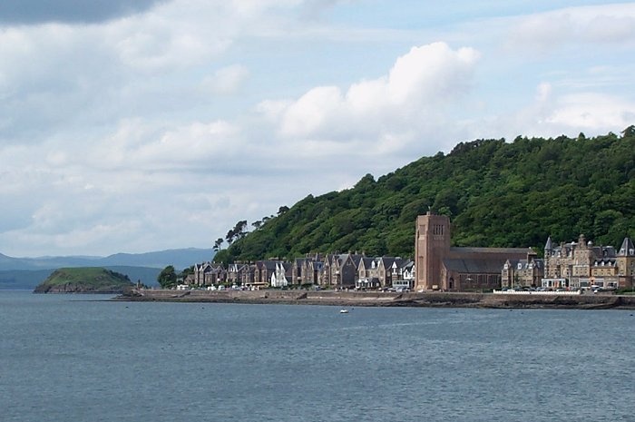 St Columba's Cathedral and the esplanade